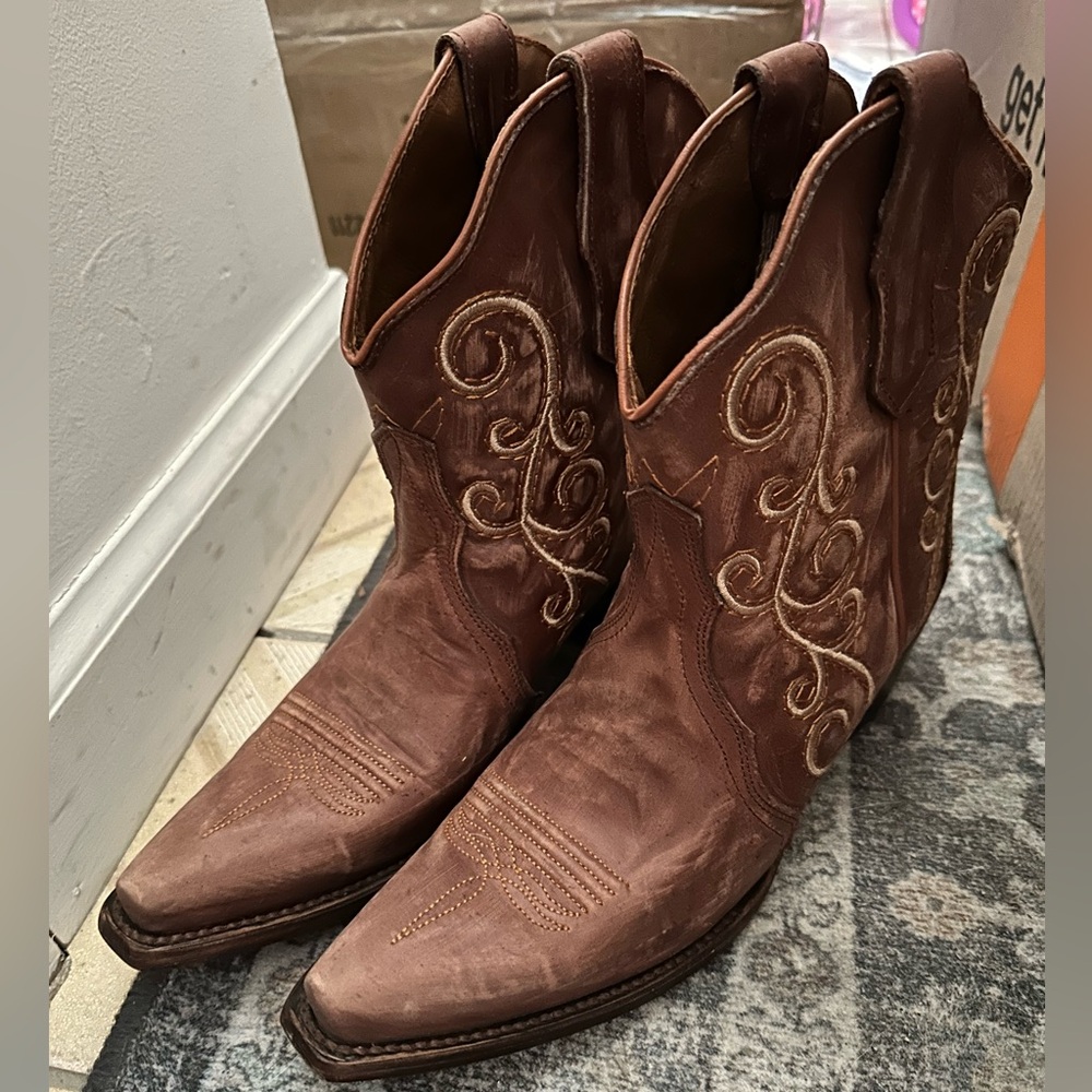 Circle G Rustic Brown Leather Cowgirl Boots